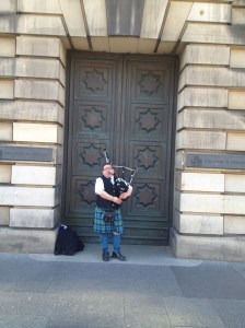 This piper in Edinburgh's Royal Mile is the first one I saw after arriving in Scotland a week prior. Friday, 24 May 2013